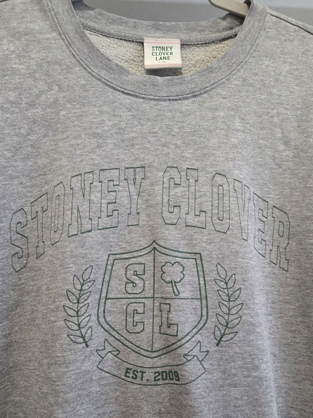 Stoney Clover Lane Collegiate Crest Crewneck Sweatshirt Grey L/XL Oversized - Picture 2 of 6